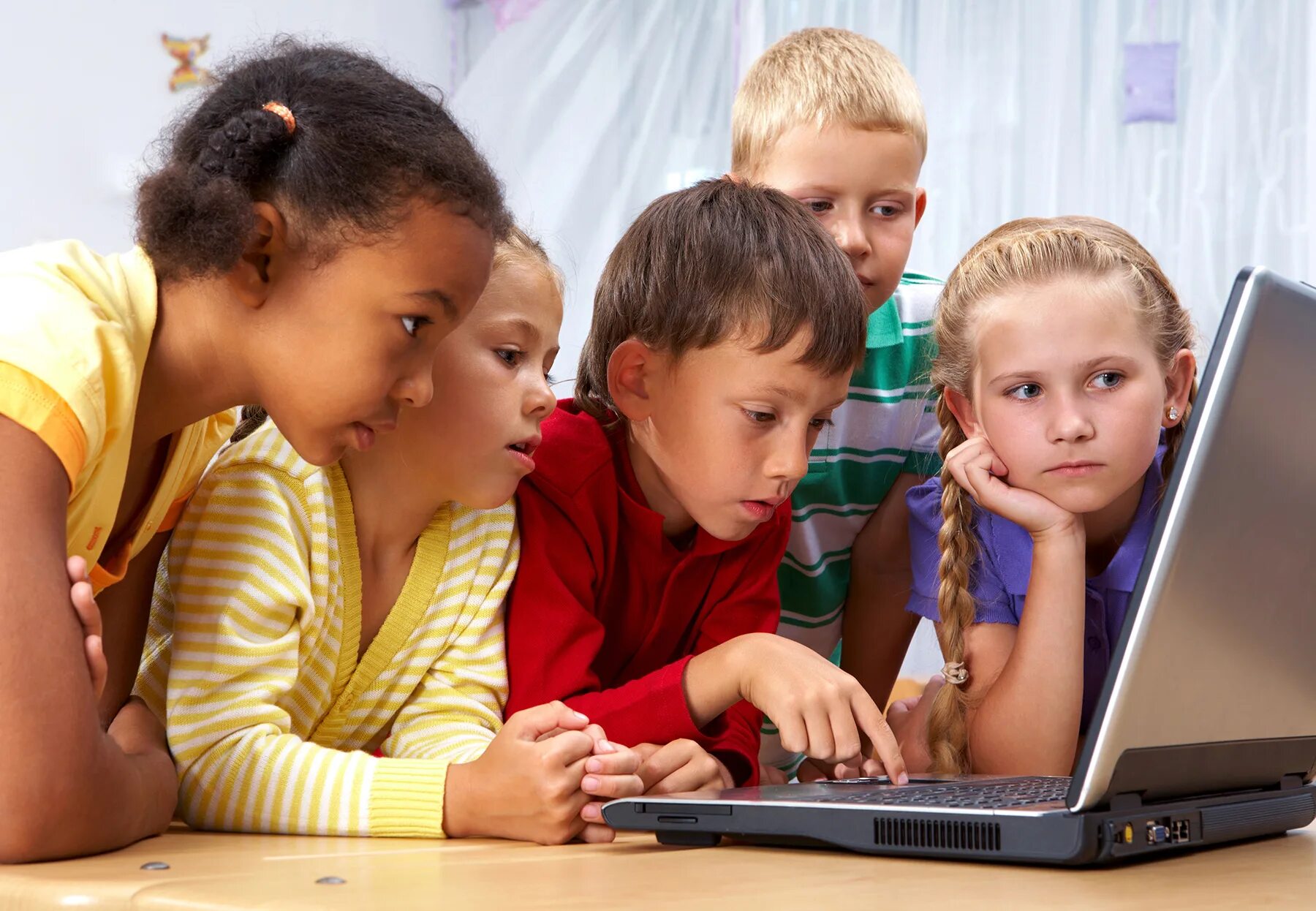 Дистанционное обучение детей. Дошкольник рассказывает. Kids future. Иностранные языки для детей. Дети в школе.