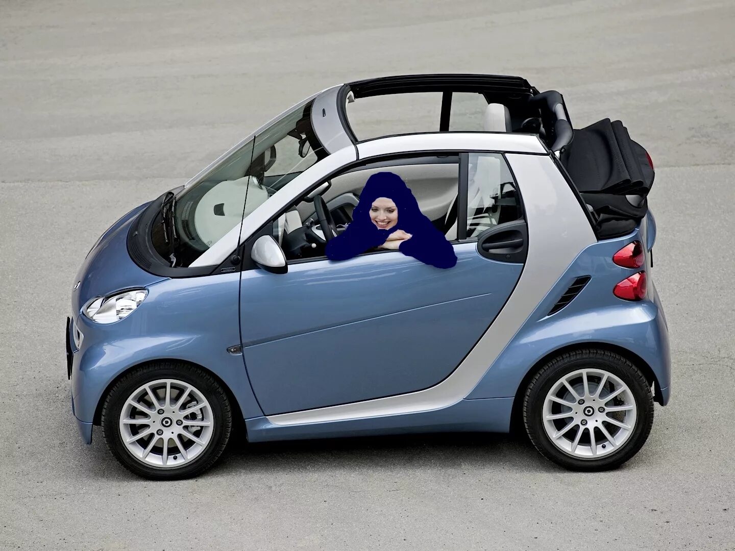 Есть ли двухместные. Мерседес смарт 2000г. Smart Fortwo Cabrio 2010-2012. Smart Fortwo Cabrio. Мерседес смарт кабриолет.