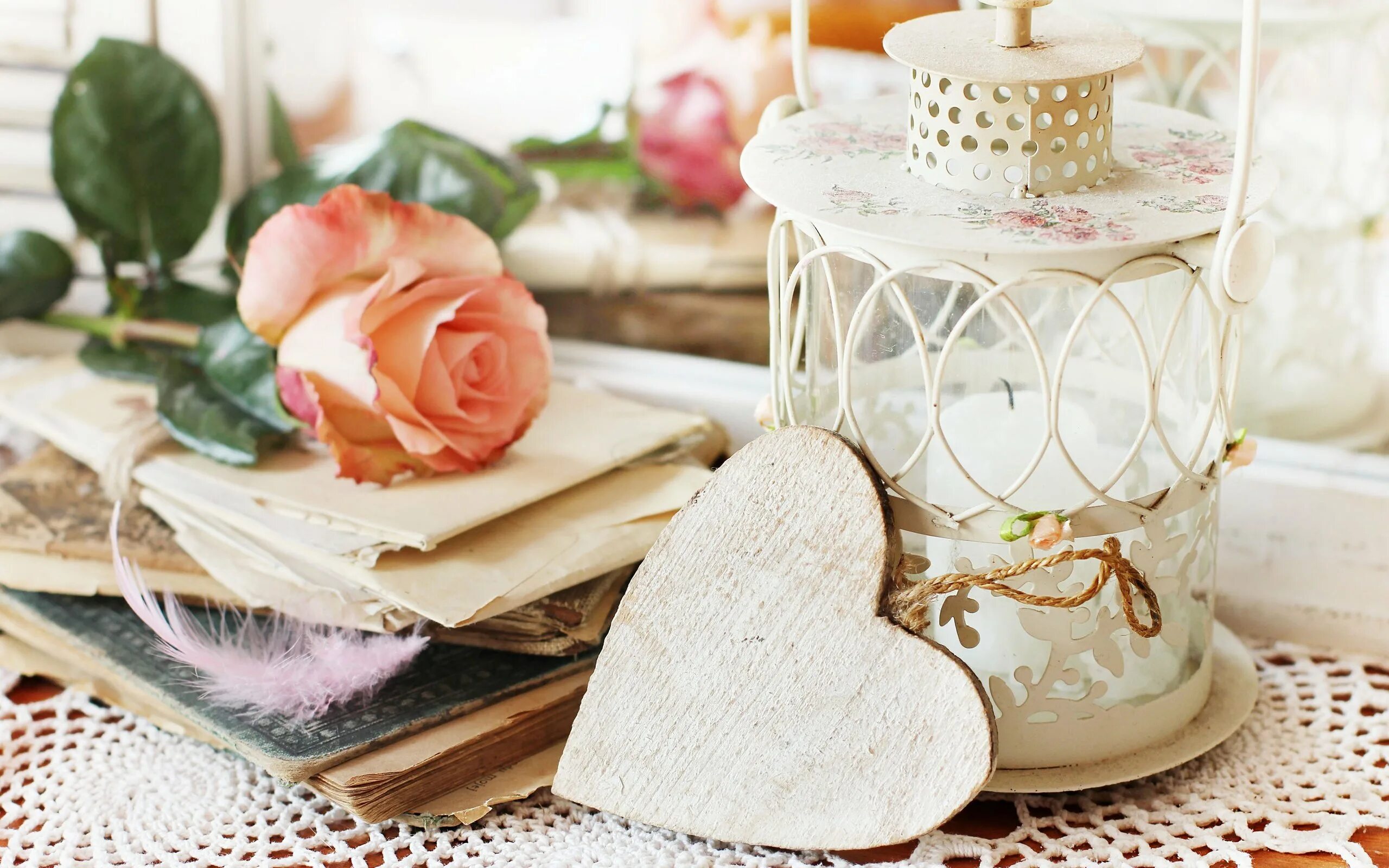 Рабочий стол винтаж. Красивые старинные часы. Часы. Красивые винтажные часы. Красивый фон для открытки.