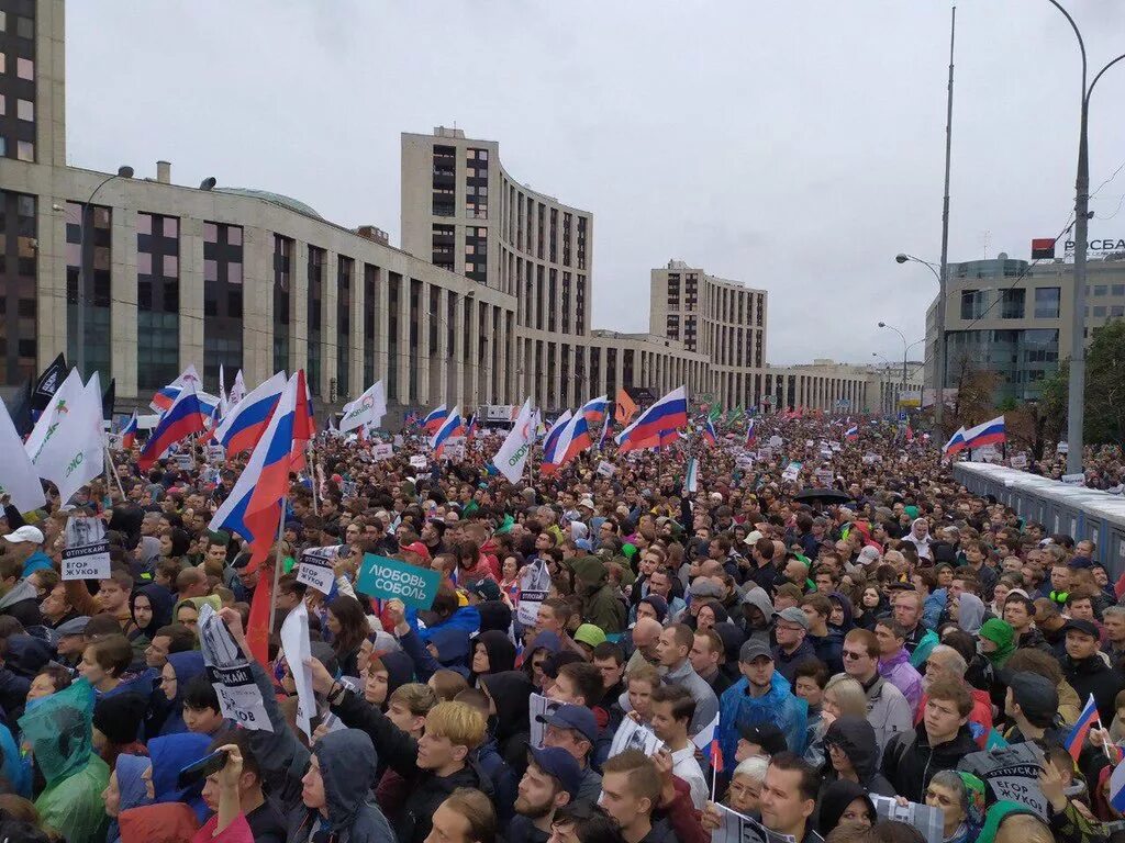 Москва выйдет на митинги. Митинг на проспекте Сахарова. Митинг на проспекте Сахарова 2019. Митинг протеста. Митингующие в Москве.