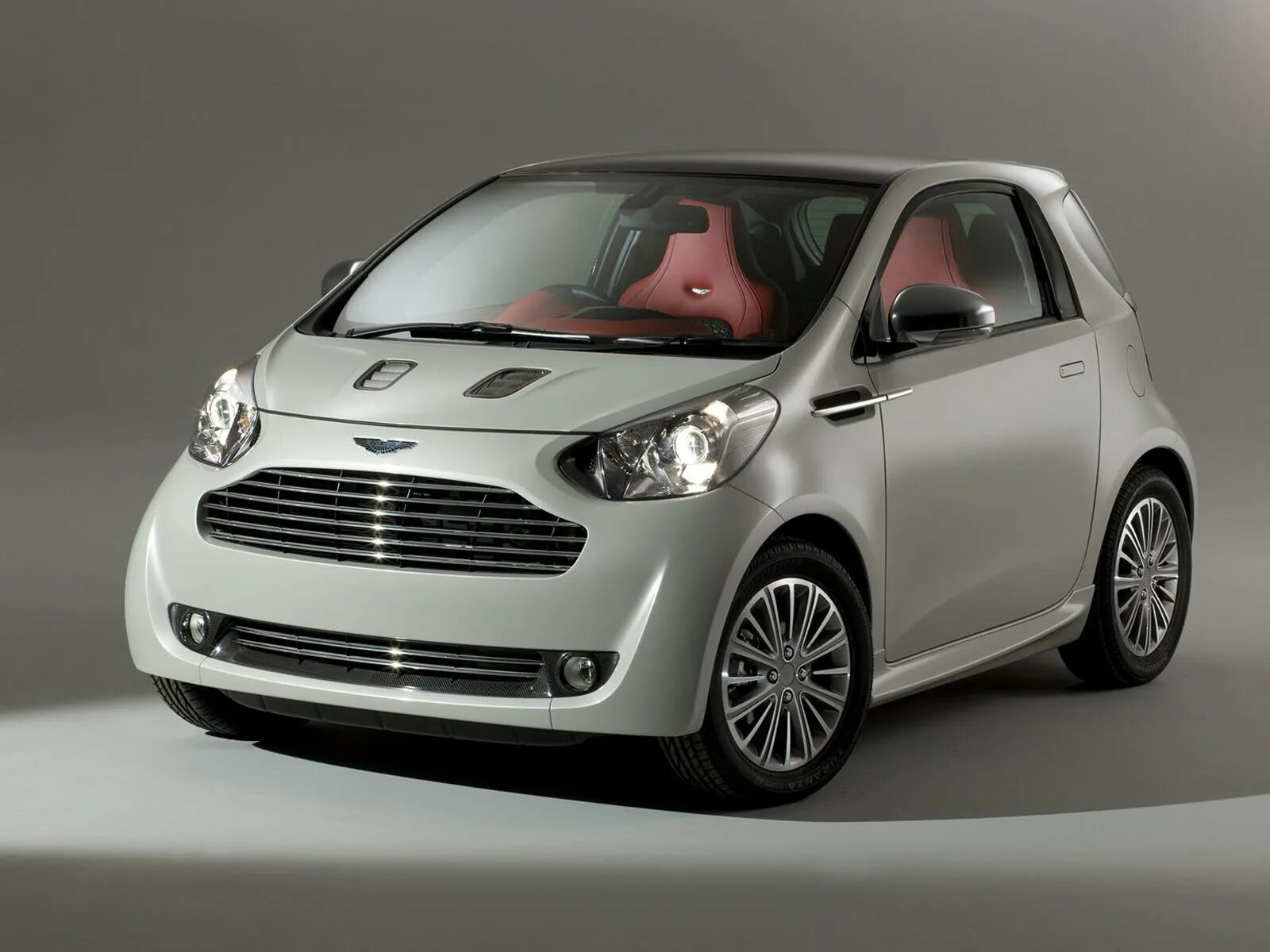 Марка машины малолитражки фото. Toyota IQ Aston Martin Cygnet. Aston Martin Cygnet 2011. Aston Martin Cygnet 2016.