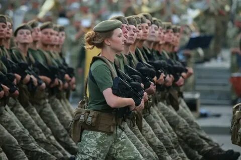 Женщины служащие в своей