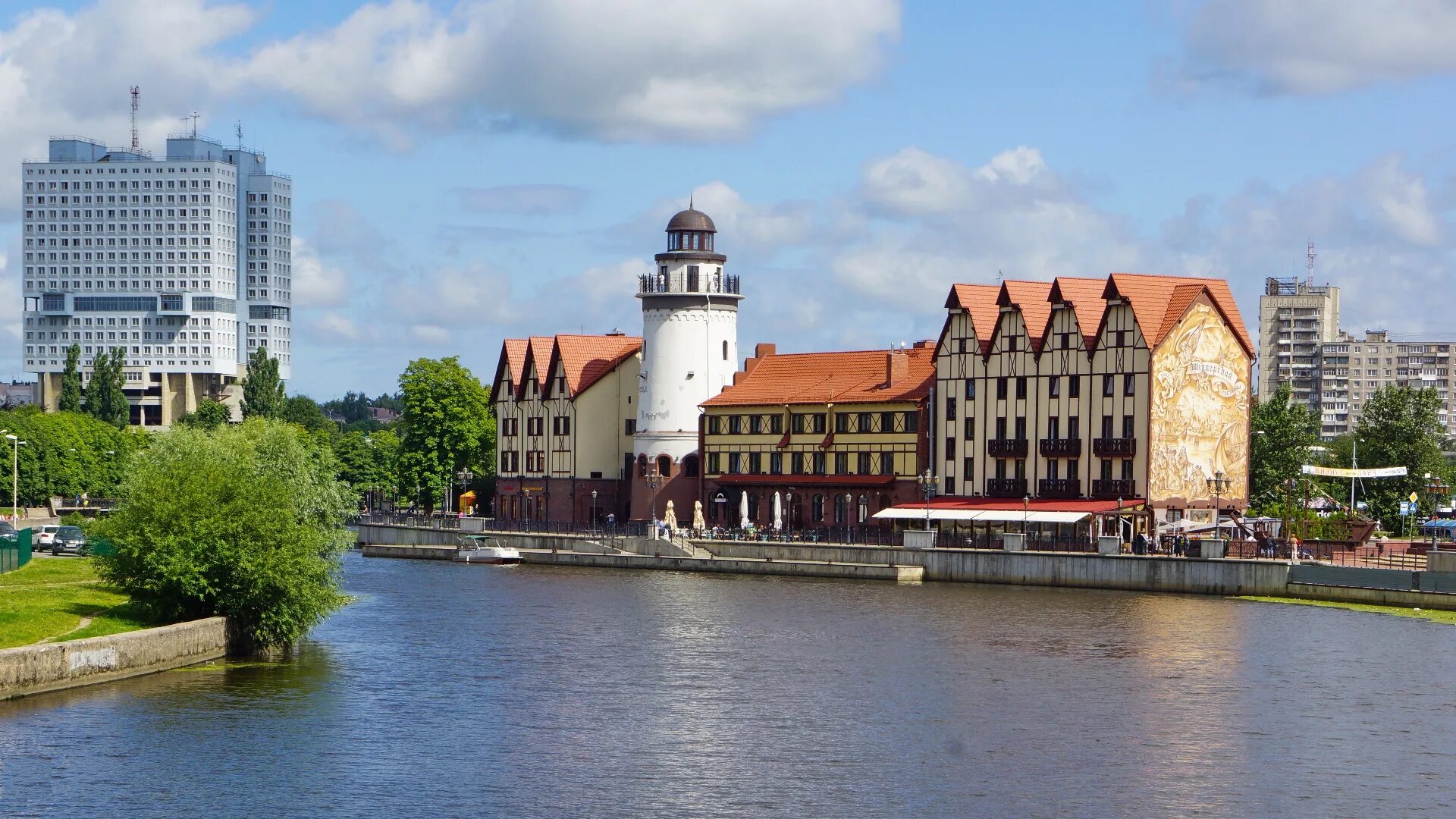 Рыбная деревня калининград скульптуры калининград. Туры в калининград в июле. Памятники в рыбной деревне калининград. Калининград экскурсионный. Церковь святого иакова (штральзунд).
