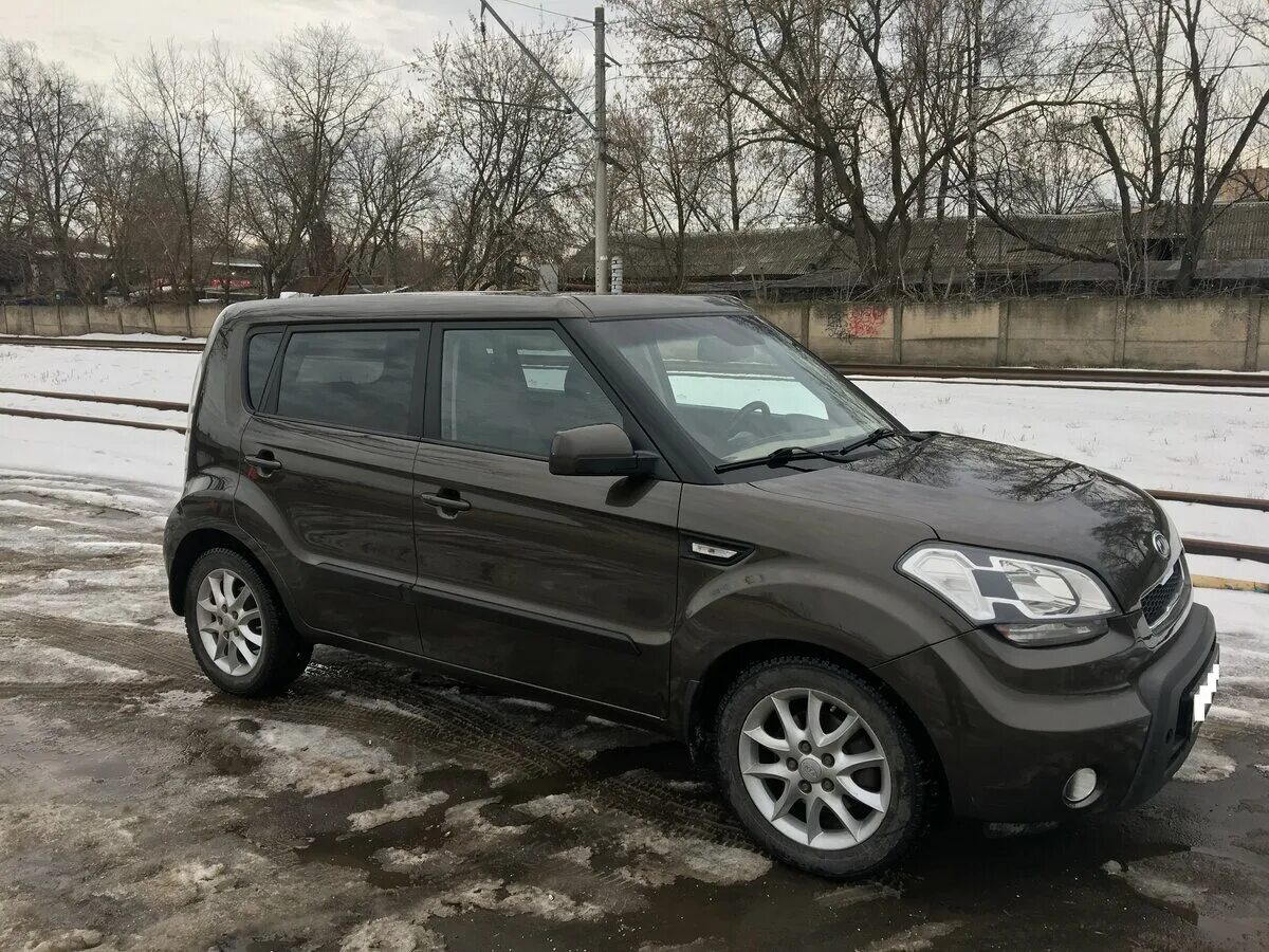 Купить б/у Kia Soul I 1.6 AT (126 л.с.) бензин автомат в Москве: белый Киа Соул 