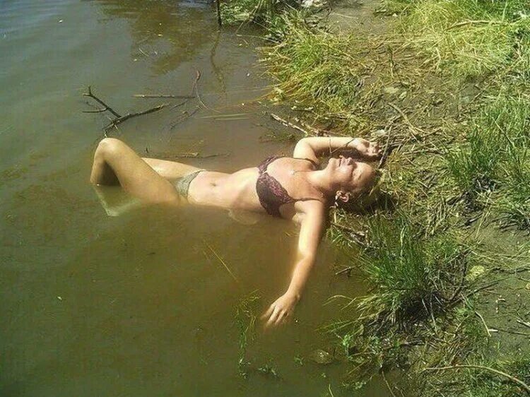 Гулянка на природе. Бабы бухают на природе. Приколы на речке. Пьяные девушки на море. Пьяные девушки на речке.