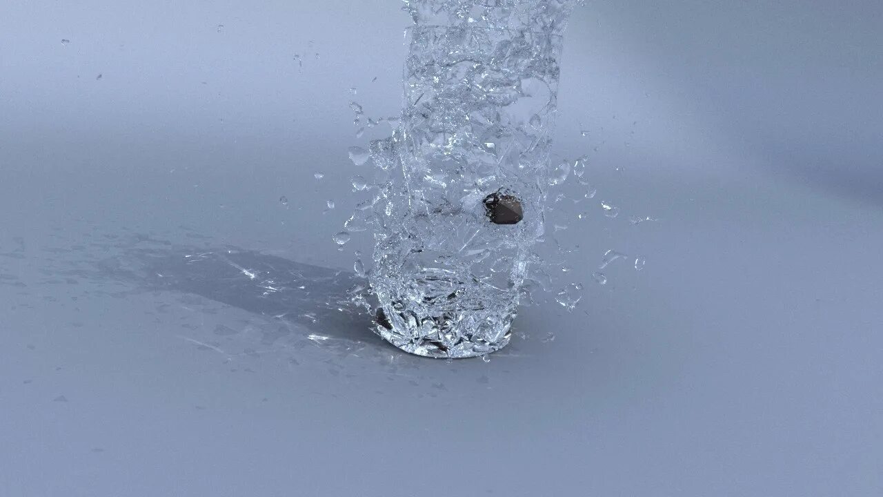 Разбитый стакан с водой. Предмет падает в воду. Стакан упавший с водой. Объекты падающие в воду.