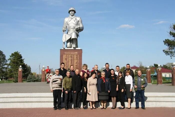 Краснодарский край станица Кущевская. Площадь станицы Кущевской. Достопримечательности Кущевской. Выселковский район достопримечательности.