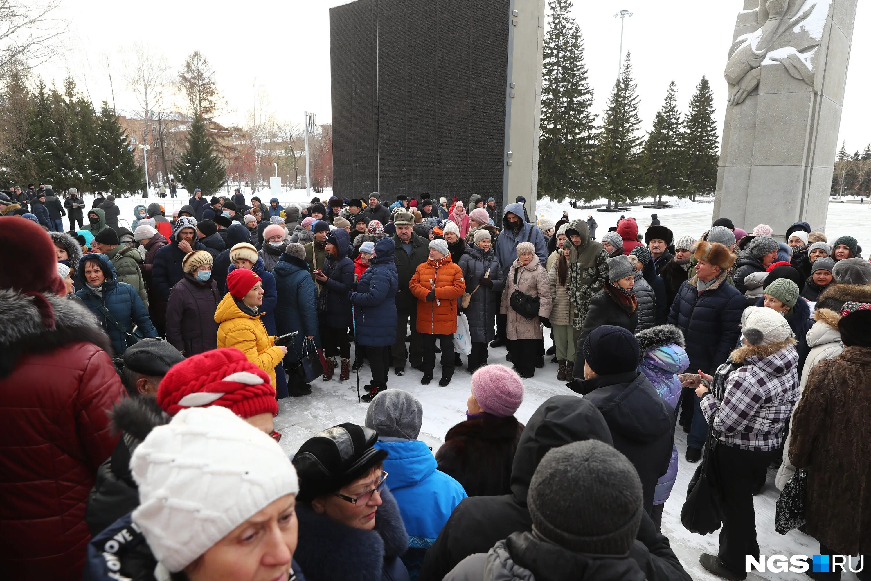 Митинг в Новосибирске. Митинги в Новосибирске 2021. Монумент славы Новосибирск. Митинг в Новосибирске 4 февраля 2023 года. 21 ноября 2012