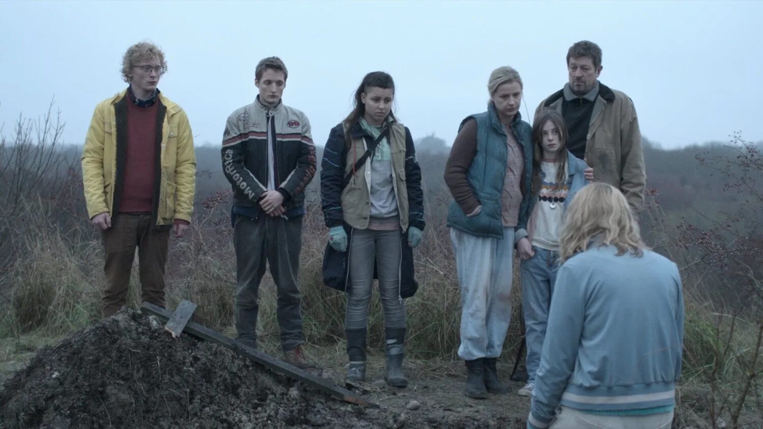 Look the rain start. The rain 3 сезон. сериал дождь 3 сезон. сериал дождь дания. сериал дождь расмус и сара.