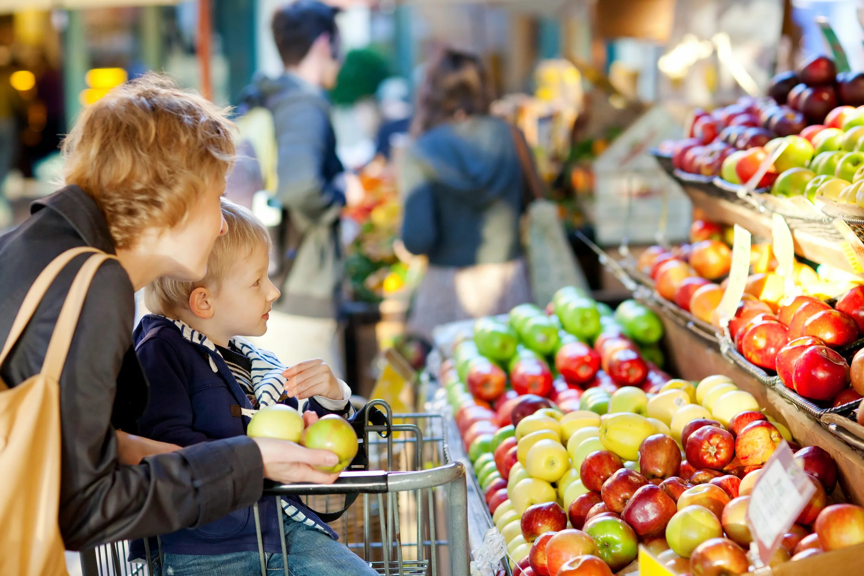 Фрукты овощи рынок для детей. Овощи на рынке. Продукты на рынке. Фрукты для детей. Humans market