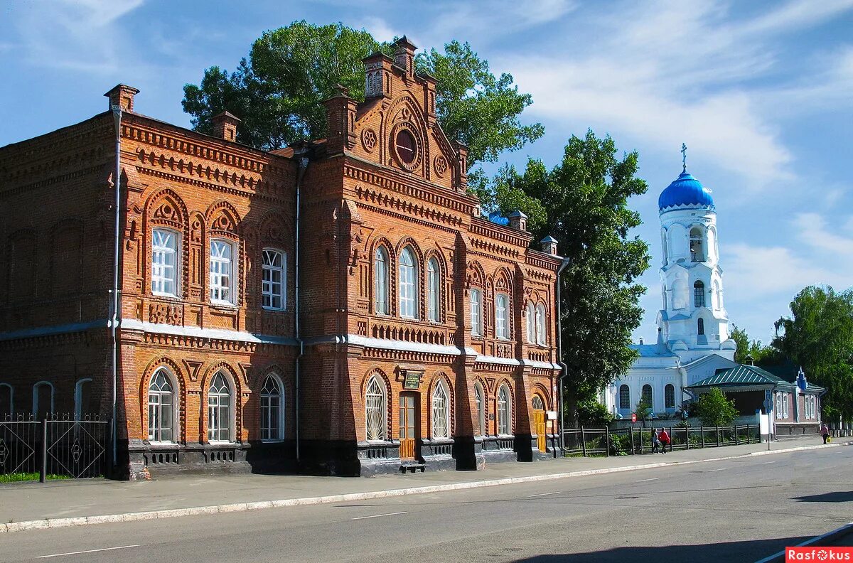 Фотографии города бийска. Бийск старый центр. Старый центр Бийск исторические здания. Исторический центр города Бийска. Бийск архитектура старый центр.