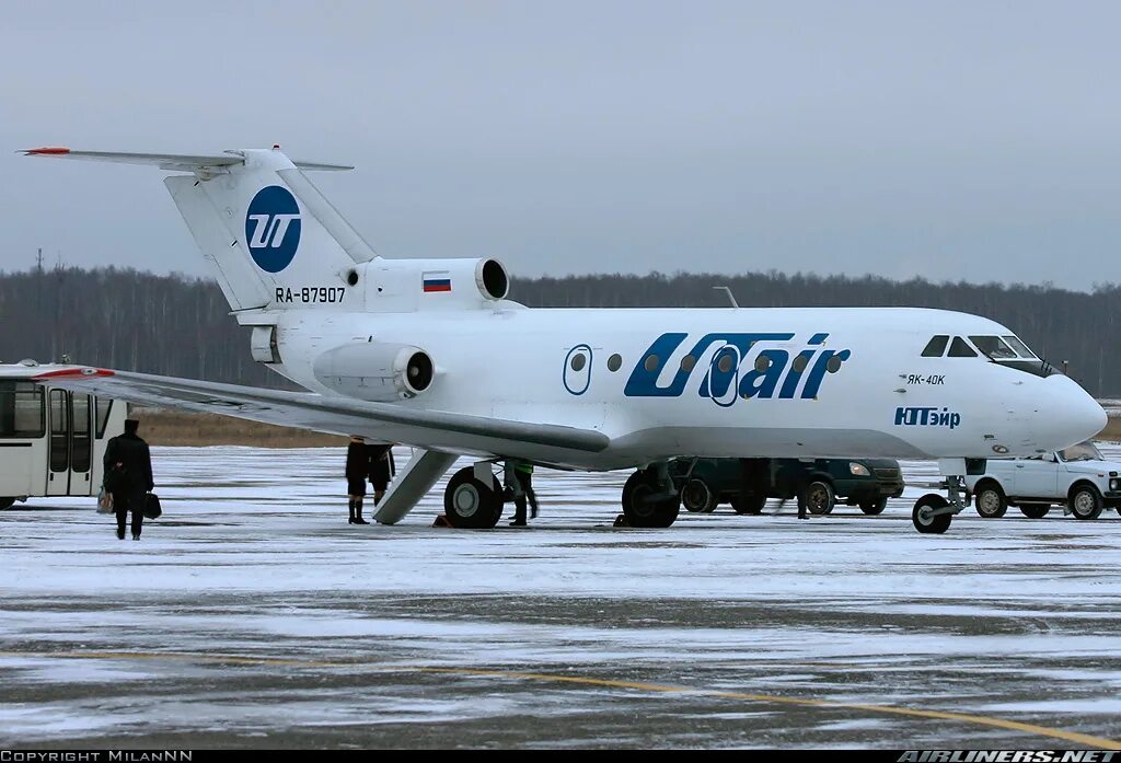 Як 40 места