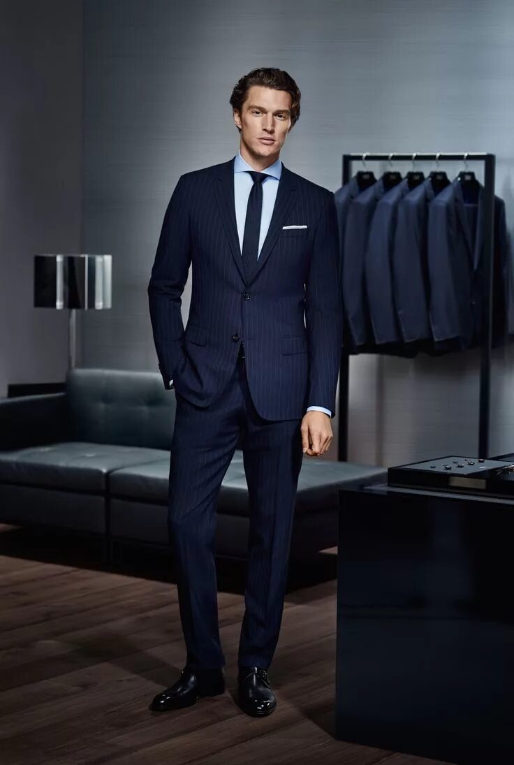 Купить костюм мужской boss. Hugo Boss tailored костюм. Hugo Boss Suits. Деловой костюм Hugo Boss. Галстук Хьюго босс синий мужской.