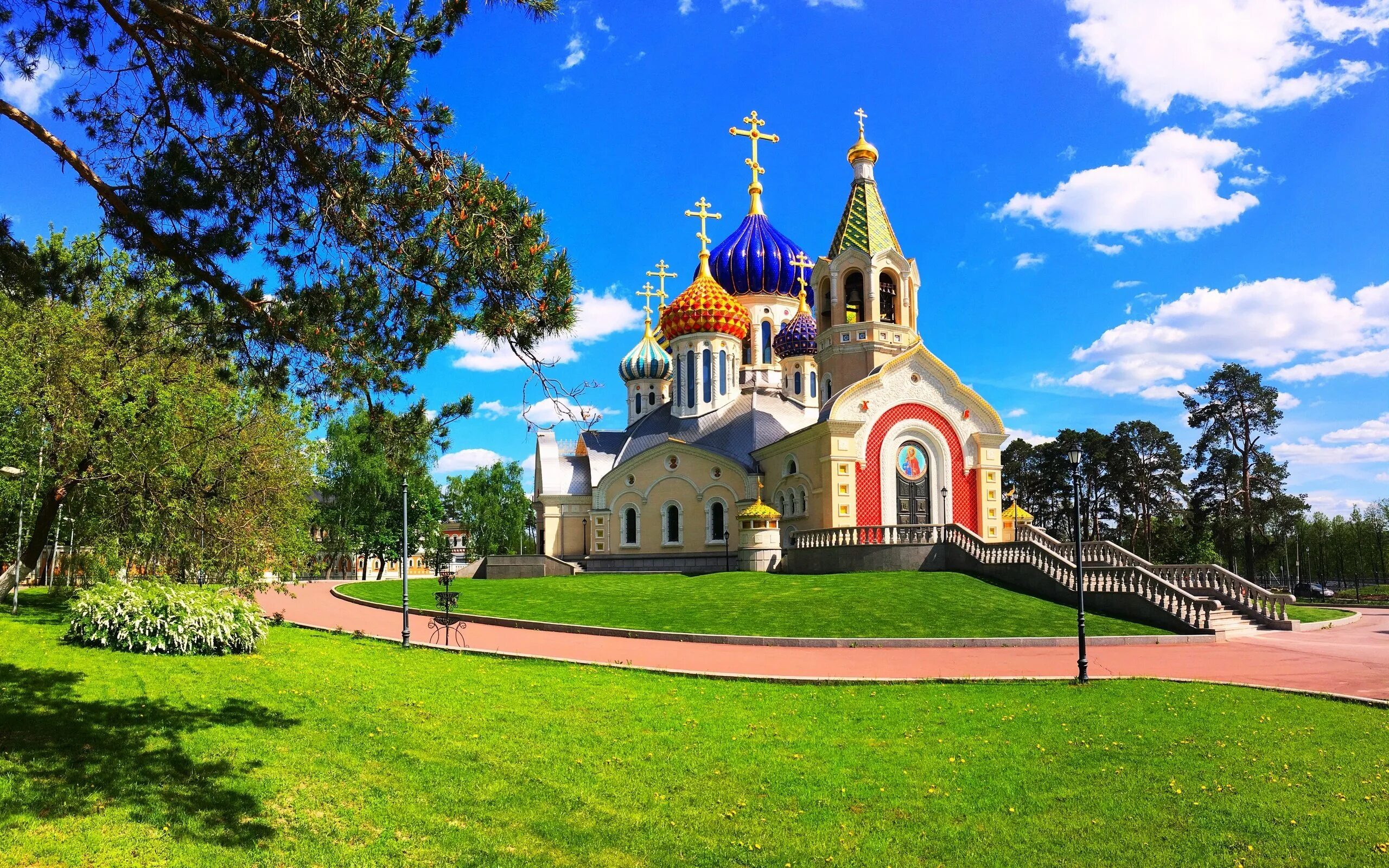 Храм Святого Игоря Черниговского, Переделкино, Москва. Соборный храм благоверного князя Игоря Черниговского. Казанская Церковь Переделкино. Храм св. князя Игоря Черниговского в Переделкино..