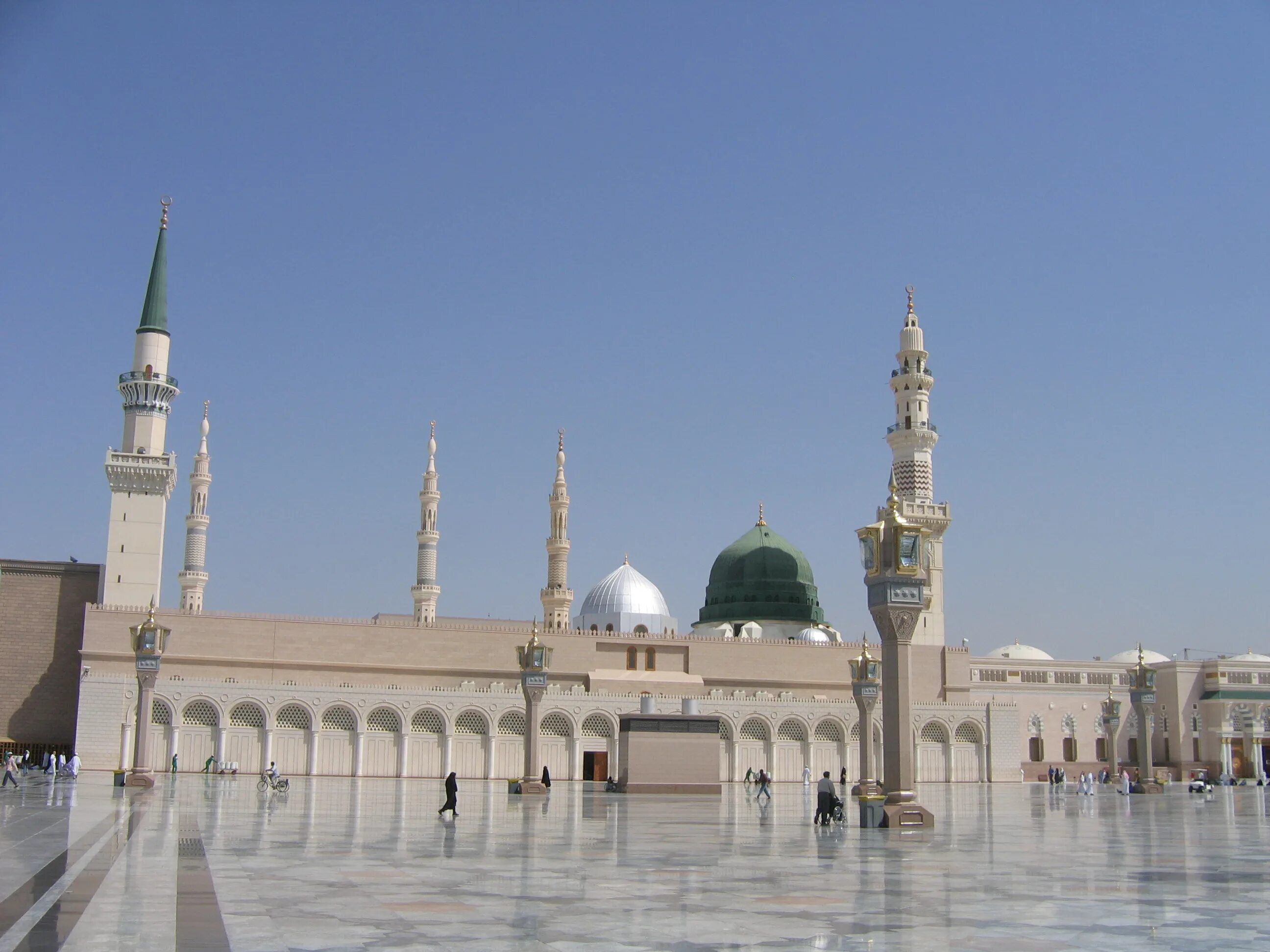 Медина что это. Масджид Аль-Наби Медина. Мечеть пророка (Масджид АН-Набави). Мечеть АН-Набави, Медина (Саудовская Аравия). Аль-Масджид АН-Набави в Медине.