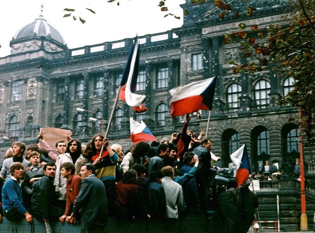 Страны входящие в чехословакию. Прага август 1968. Чешское восстание 1968. Чехословакия 1968. Протесты в Чехословакии 1968.