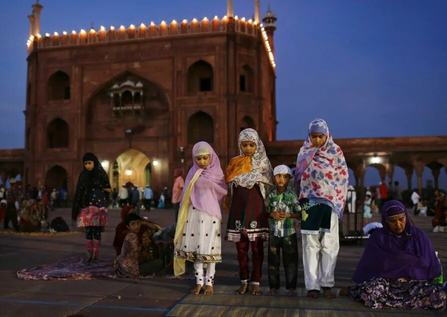 Сегодня какая ночь рамадана. Рамадан. Фотографии Рамазан. Индус Рамадан. Рамадан в Египте празднование.