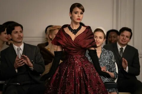 Уборщица купила платье от диор