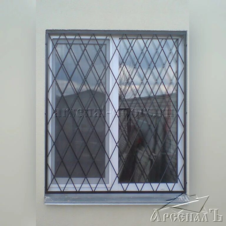 Steel exclusive doors решетки на окна. Решётки для окон железные. Решетка оконная металлическая. Решетки на окна. Решетка оконная распашная 1740/1720/40.
