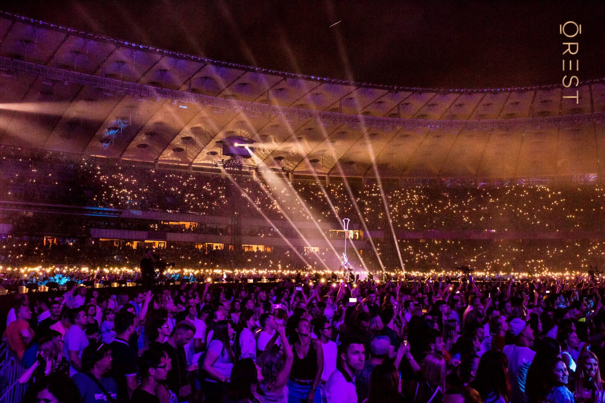 Шоу о дю солей в лас вегасе сцена. Мулен руж шоу париж. Мулен руж в париже. Самое лучшее шоу в мире. Топовые шоу.