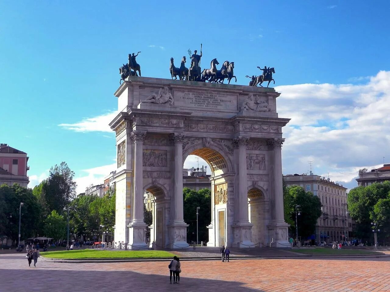 Арка. Триумфальная арка Италия. Триумфальная арка Берлин. Arco della Pace Милан. Триумфальная арка Милан стиль.