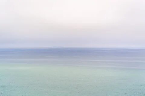Светло голубое море