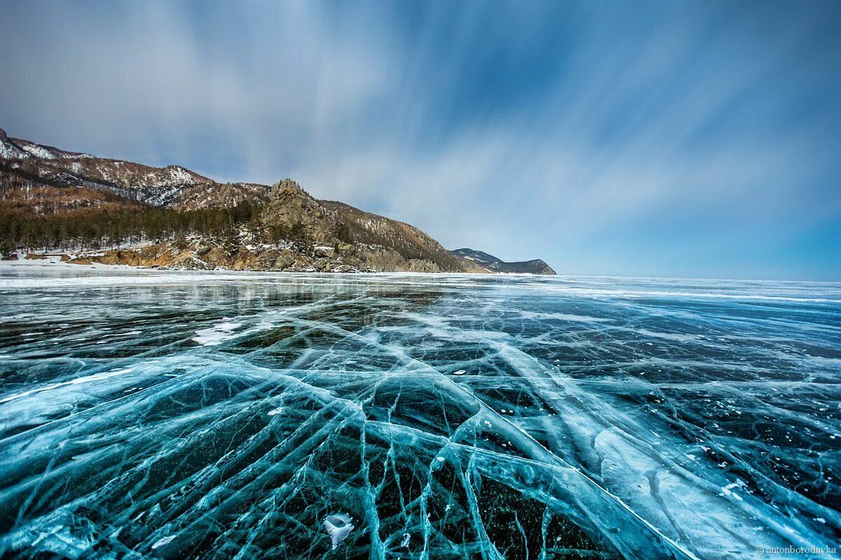 Почему байкал считается уникальным явлением природы. Замерзшее озеро Байкал. Озеро Байкал лед. Озеро Байкал зимой.