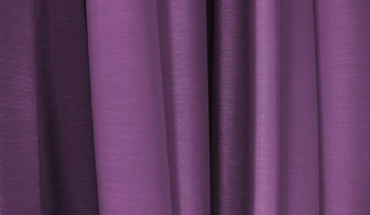 Ткани сирени. Тринити Пурпл ткань. Фиолетовая ткань. Сиреневая ткань. Ткань для штор фиолетовая.