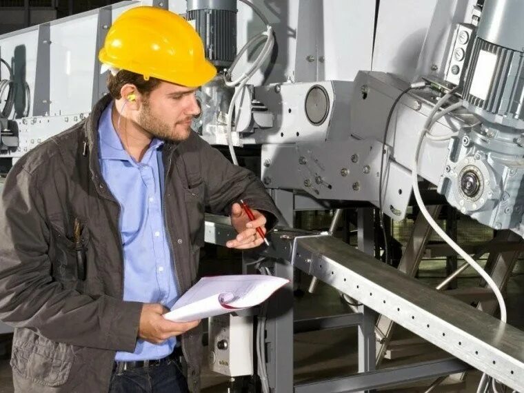 Инженер на заводе. Технический технолог. Технический технолог. Инженер технолог. Инженер технолог машиностроения.