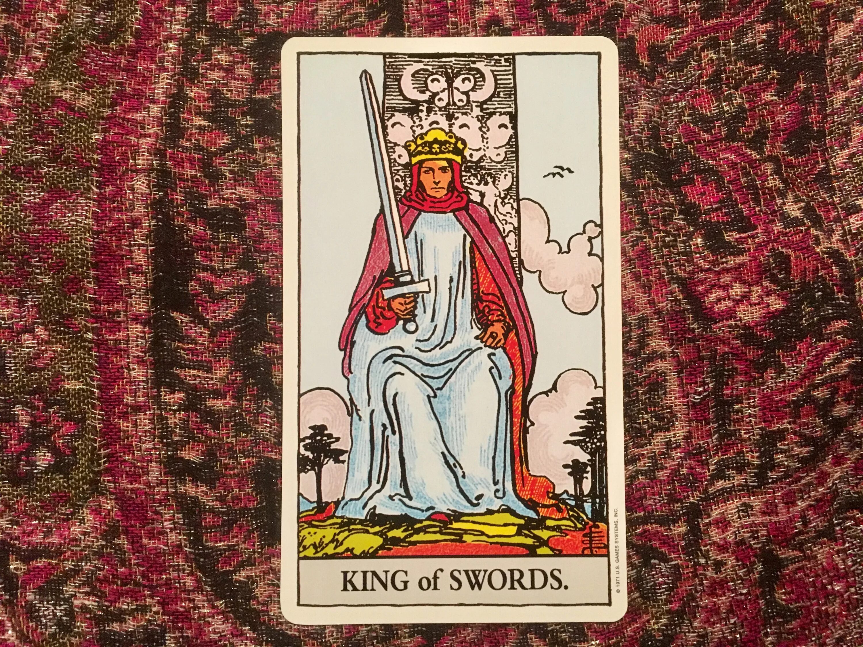 King of swords таро значение. Король мечей таро уэйта. king of swords таро. таро rider-waite &quot;нашивки&quot;. король мечей райдер уэйт.