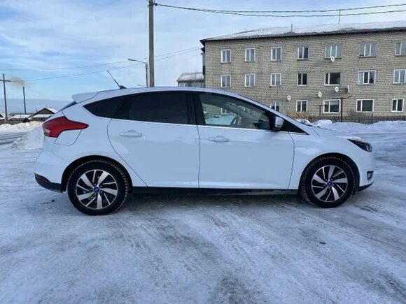 Безопасное вождение. Ford focus 2010 белый. Форд в новосибирске. Форд форд наше вождение. Форд в новосибирске.