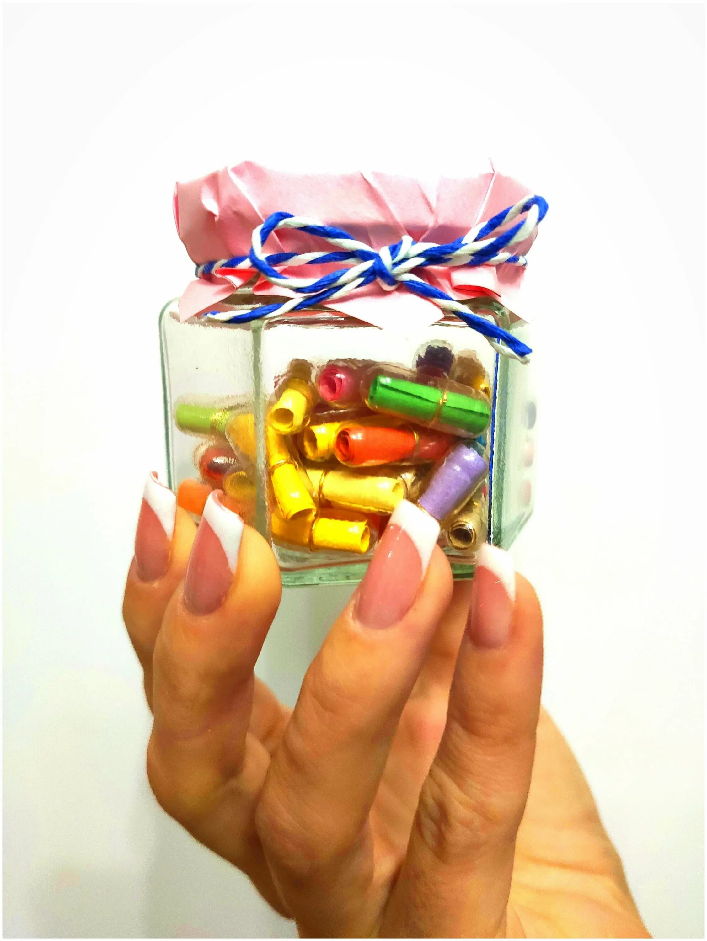 киндер сюрприз капсула. конфетик сюрприз капсулы. капсула од кидар суприза. контейнер от киндер сюрприза. капсула из киндер сюрприза.