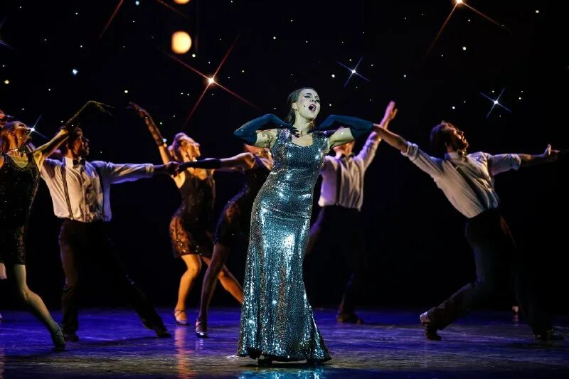 красавица и чудовище партитура для симфонического оркестра. гленн миллер серенада солнечной долины. оперетта афиша. на сцену под аплодисменты. афиша.