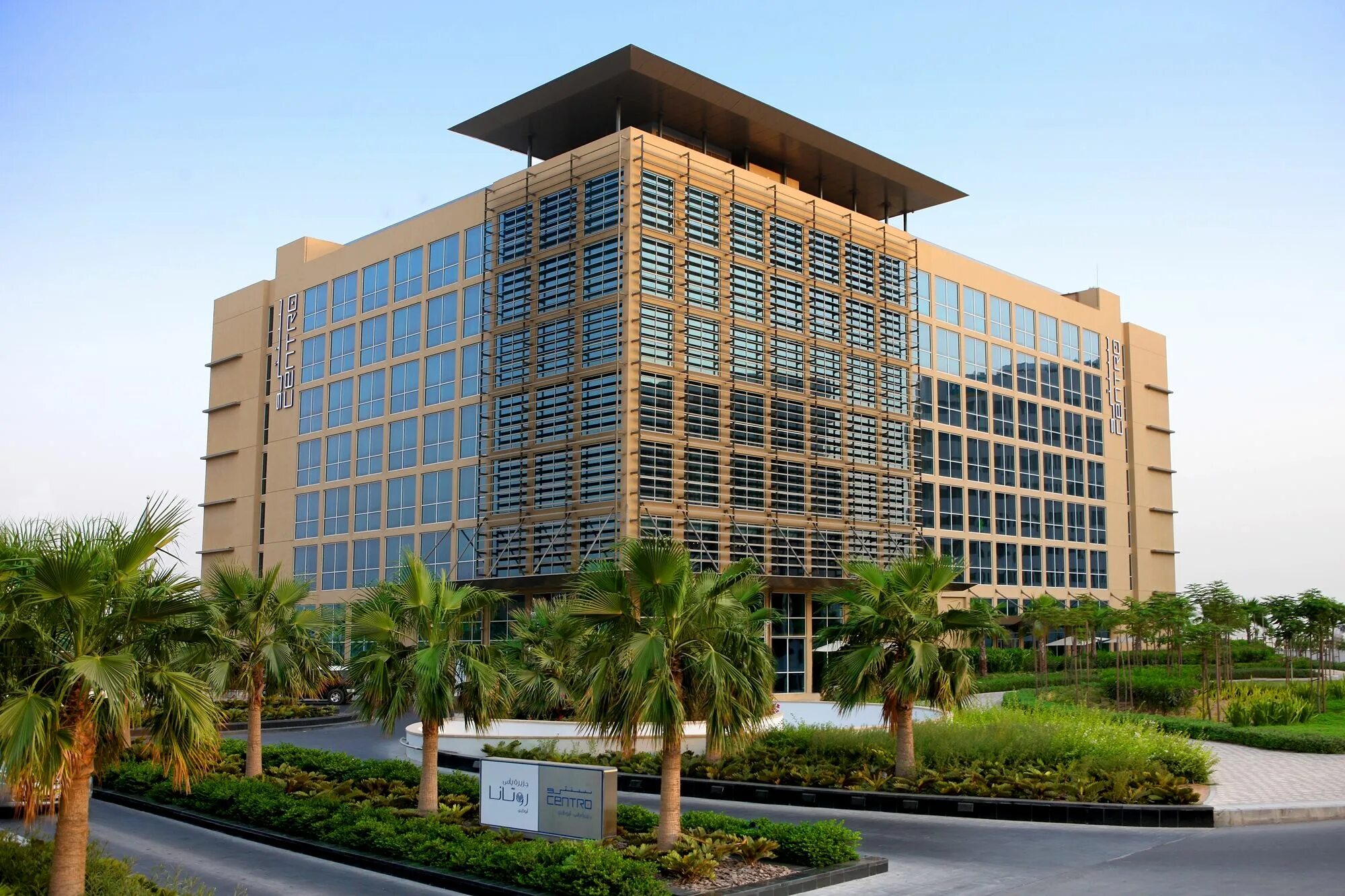 Island rotana. Отель yas Island Rotana Абу Даби. Yas Island Rotana 4* Абу-Даби. Centro Rotana 3* Абу Даби. Centro yas Island Rotana 3*.