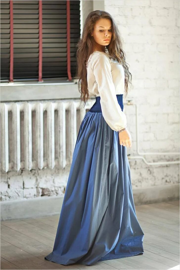 образы с длинной юбкой. девушки в длинных юбках фото. красивые длинные юбки для девушек. девушки в длинных юбках фото. девушка в длинной юбке.