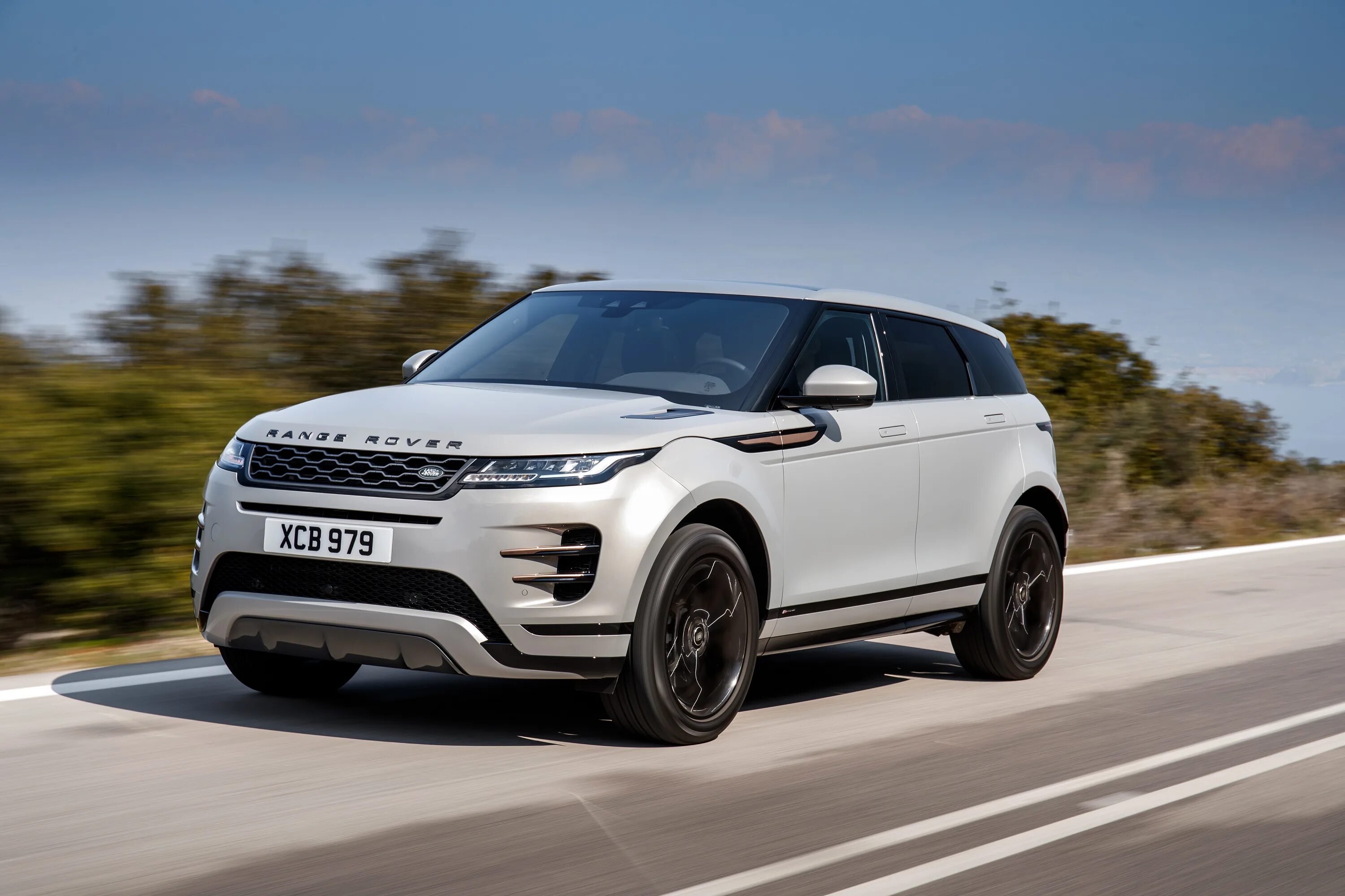 Купить машину 2019 года. Land Rover range Rover Evoque. Land Rover range Rover Evoque 2020. Новый Рендж Ровер Эвок 2019. Новый Рендж Ровер 2020.