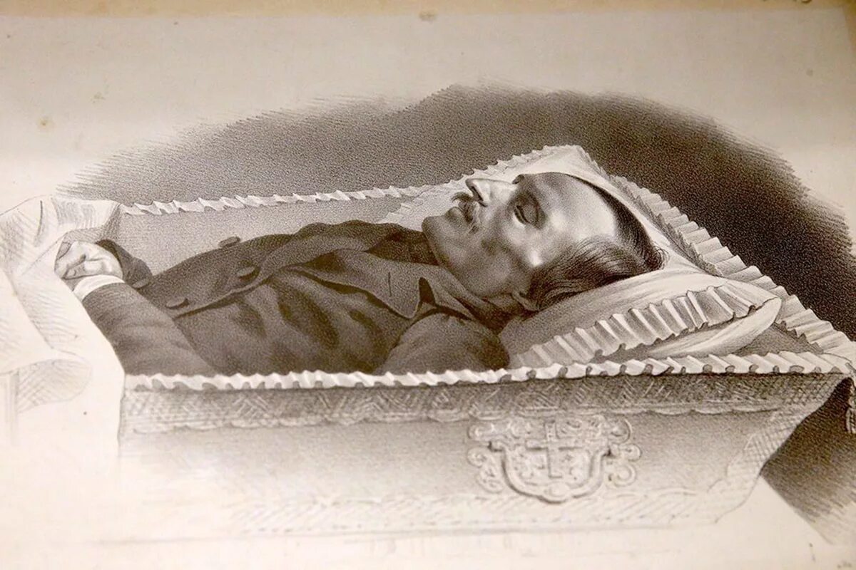 Некрономикон аль азиф оригинал. Эксмортис некрономикон. Мастер и маргарита мастер сжег рукопись. Булгаков рукописи не горят. 2 том мертвых.