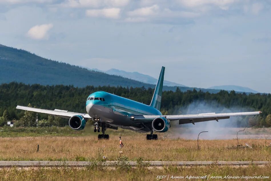 Аэропорт Сокол Магадан. Боинг-767-300 в Магадане. Магадан аэровокзал. Москва Магадан самолет.