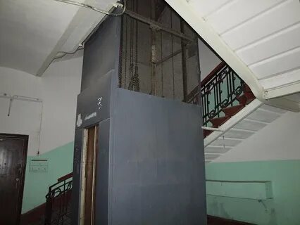 Лестничный лифт в подъезде