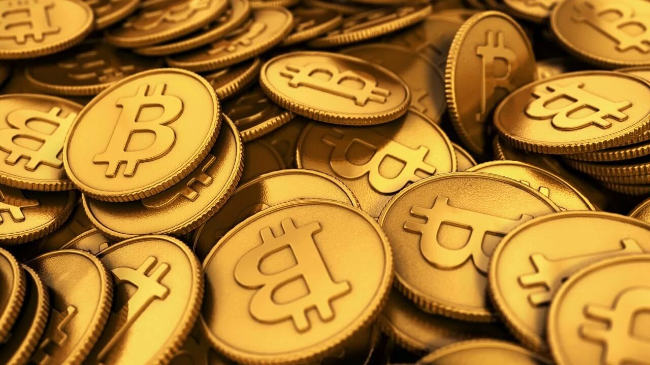 Много биткоинов. Биткоин. Вещи в виде биткоина. Биткоин монета. Деньги.