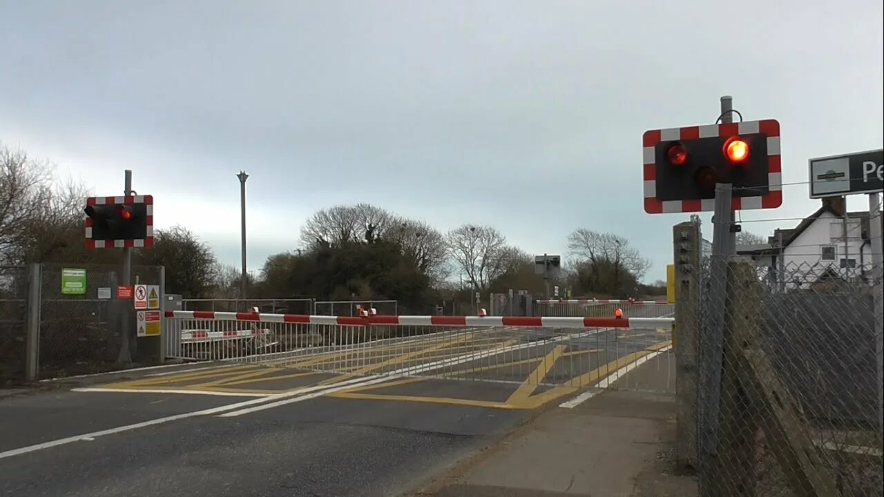 Железнодорожные переезды Ирландия. Level Crossing in Germany. Uk Level Crossing.