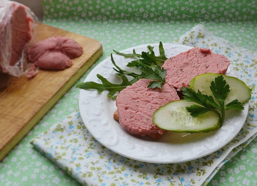 Гороховые колбаски. Гороховая колбаса. Постная колбаса. Нежирная колбаса. Постный сервелат.