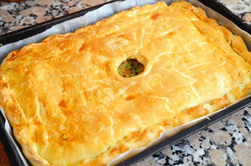 Пирог с капустой и картошкой в духовке. Пирог с капустой и фаршем в духовке. большой пирог с капустой. дрожжевой пирог с капустой в духовке. закрытый пирог с капустой.