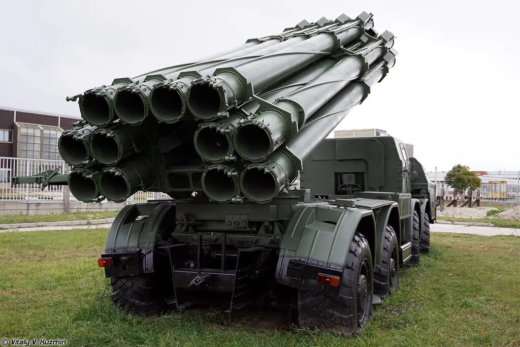 Ракета смерч. Рсзо смерч ракета. Рсзо смерч ракета. Рсзо бм-30 «смерч». Ракеты а200 рсзо полонез.