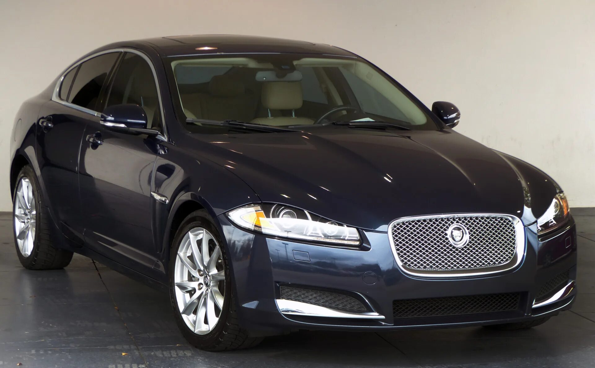 Машина ягуар страна производитель. Jaguar XF 2012. Jaguar FX 2012. Ягуар XF 2005. Jaguar XF 2005.