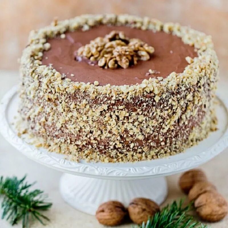 украсить торт грецкими орехами. домашние торты. декор торта орехами. украсить торт орехами. цукер-лейках (бисквитный торт с орехами).