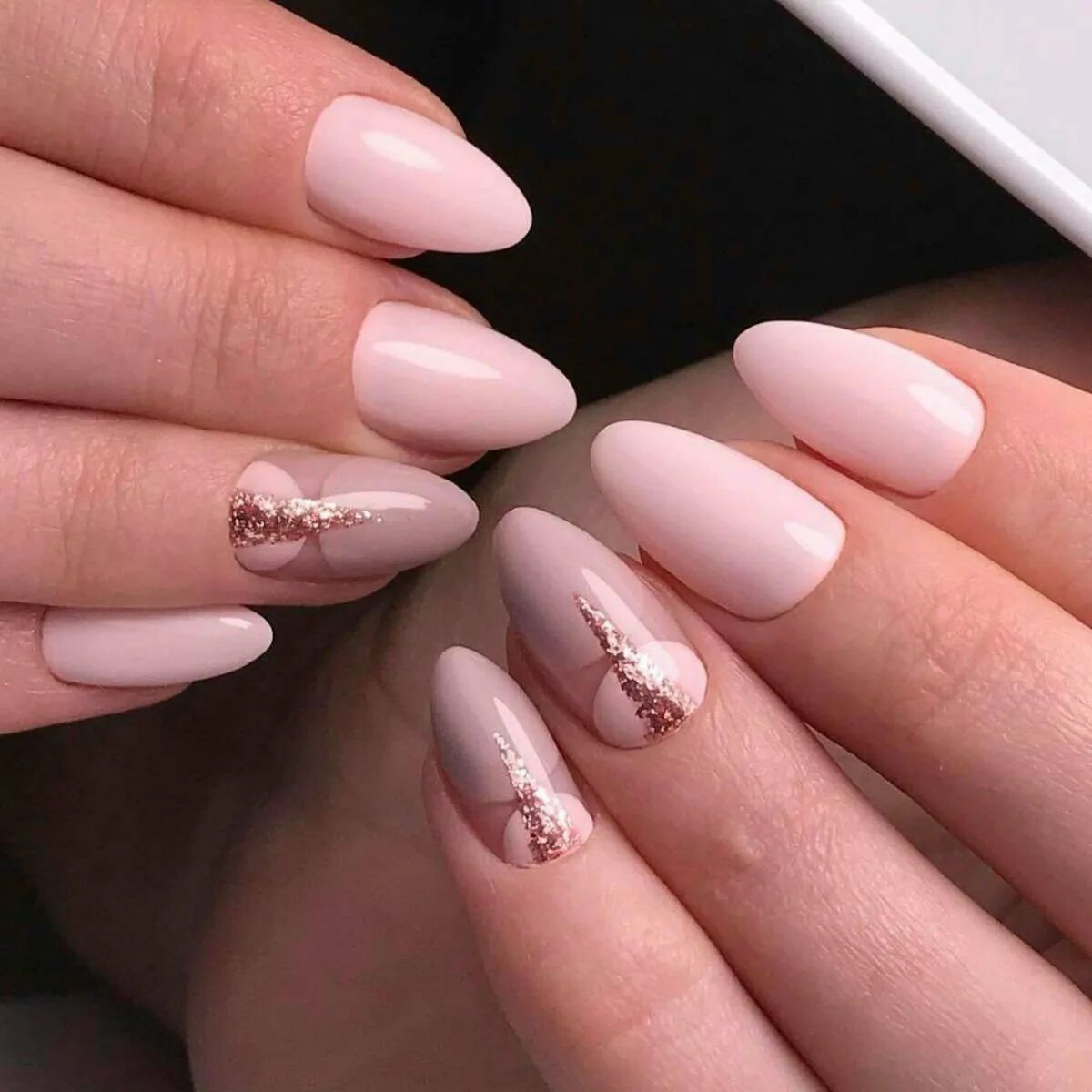 нежный маникюр.