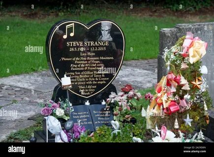 RM2A29D8N–The. www.alamy.comthe-grave-of-the-late-visage-singer-steve-stra...