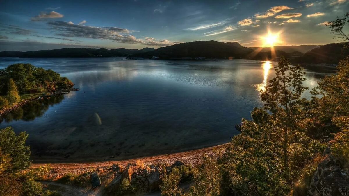 Самого лучшего качества. Озеро Тургояк. Красивый пейзаж. Спокойная природа. Спокойное озеро.