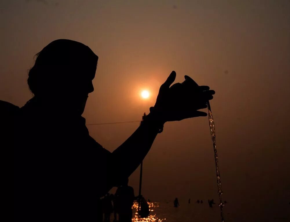 While offering. Аргхья что это. water offering to lord surya. bhanu sun. pray for surya.